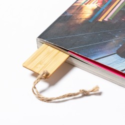 Marcapáginas insertado en un libro