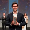 Premio de madera de caoba personalizado para certamen elegante
